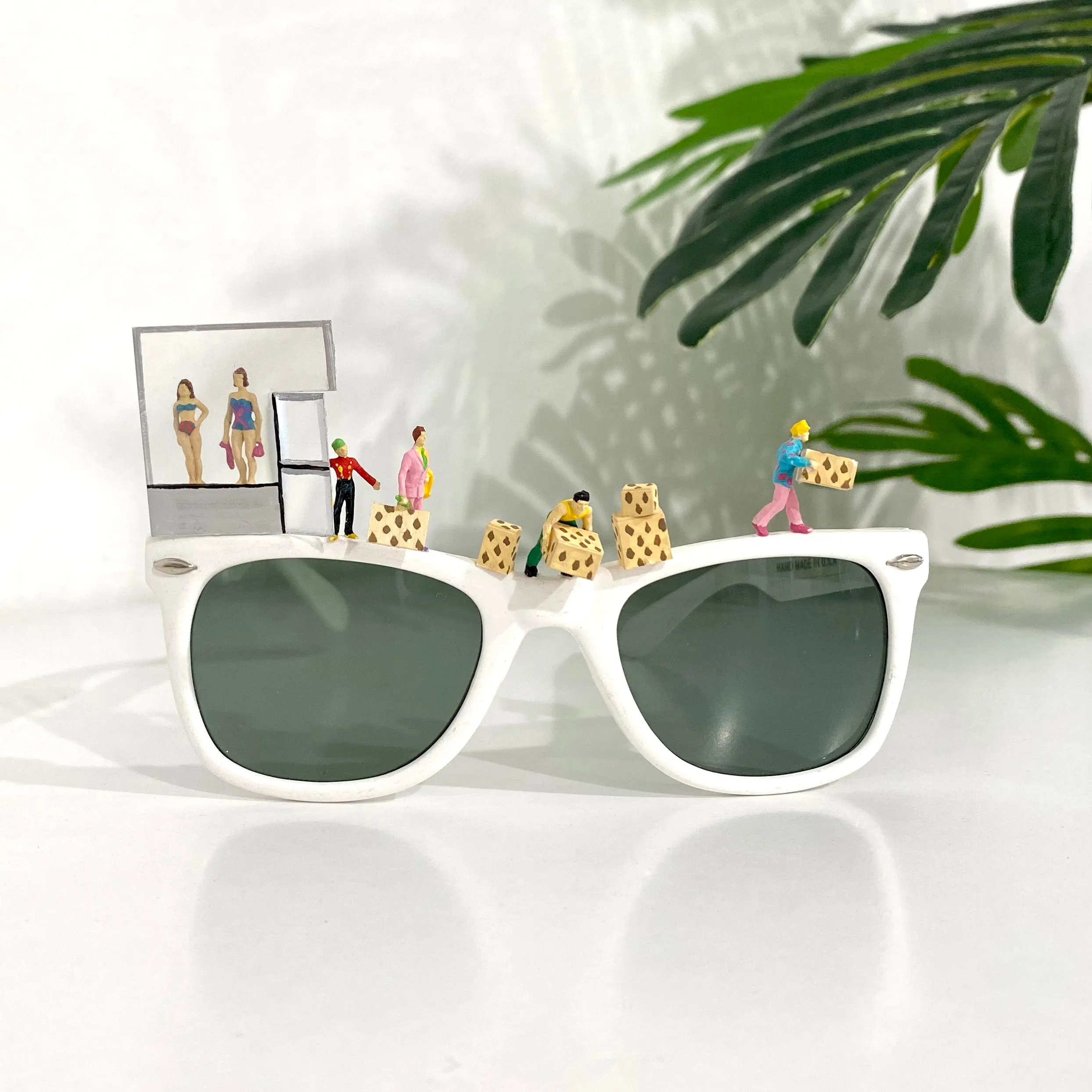 Unexspected Vintage Novelty Sunglasses