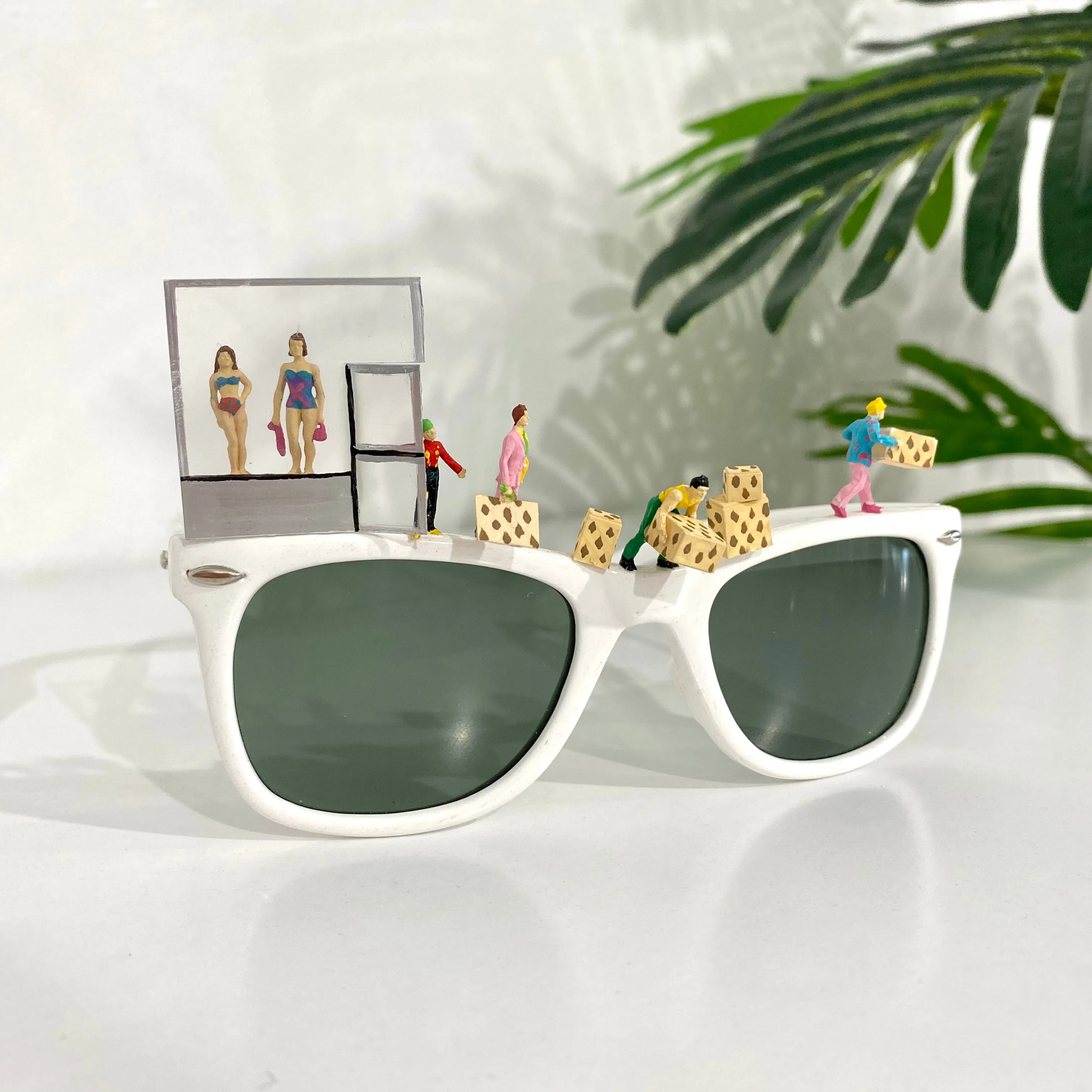 Unexspected Vintage Novelty Sunglasses