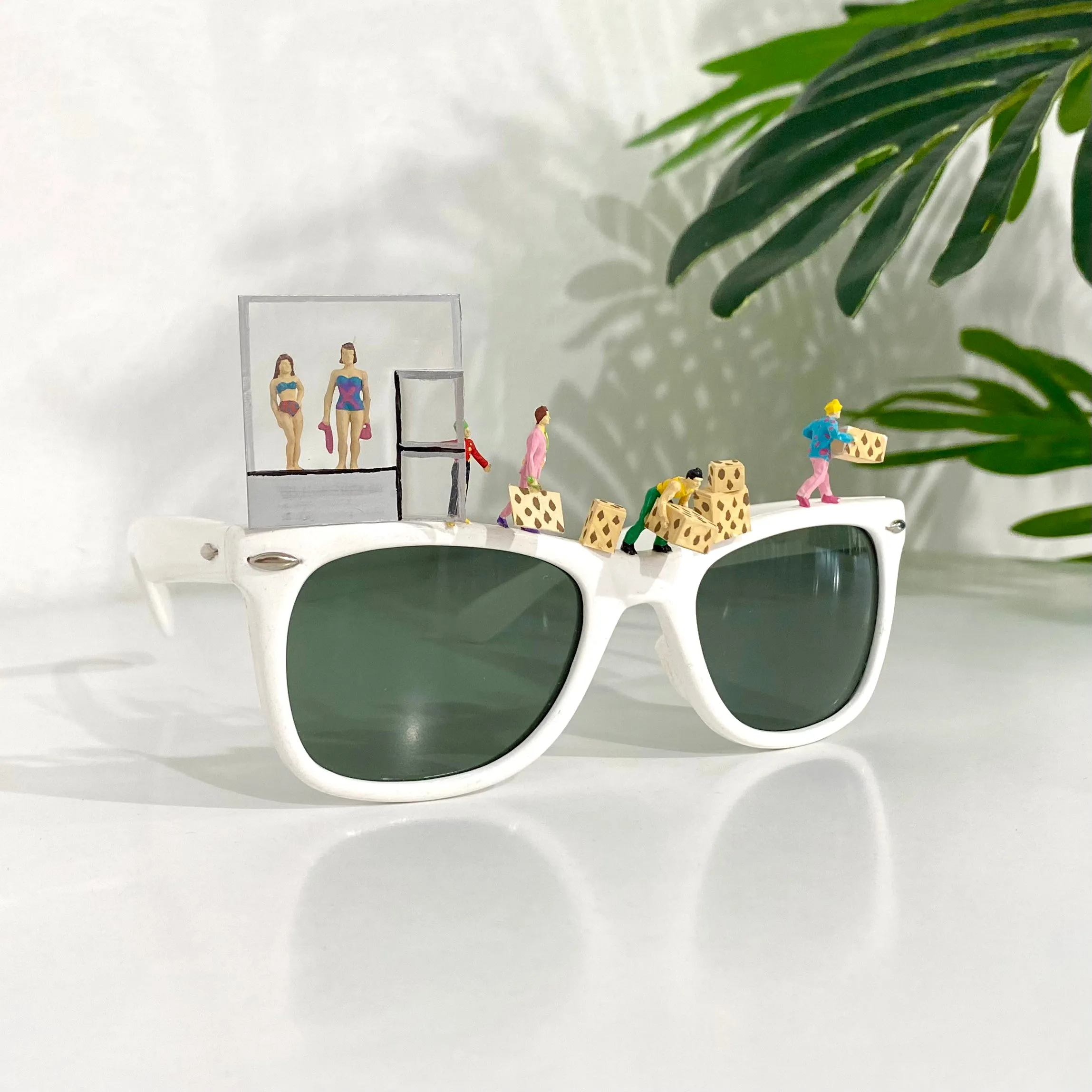 Unexspected Vintage Novelty Sunglasses